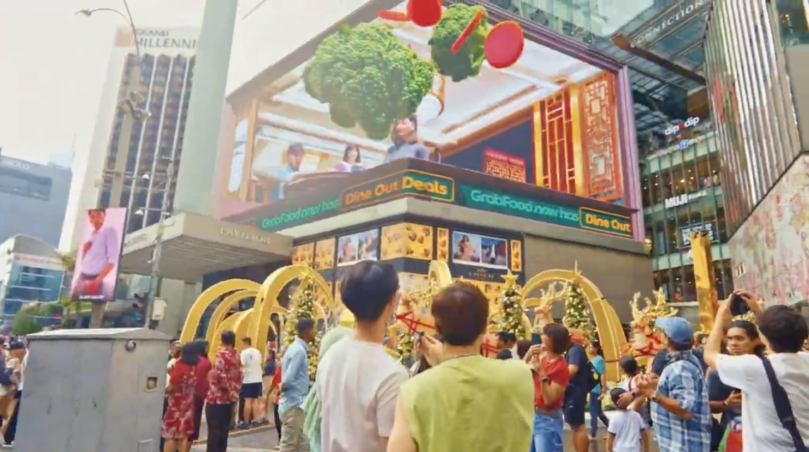 Crowd watching the GrabFood Dine Out Deals 3D billboard at Pavilion